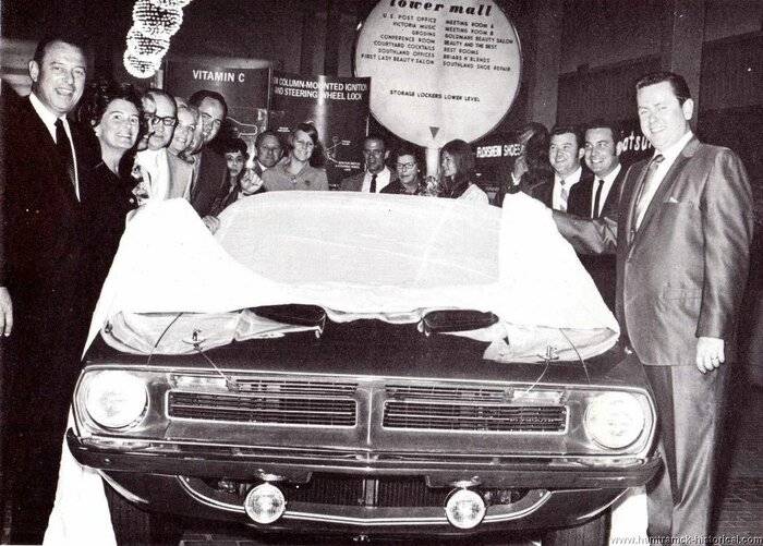 1970 Cuda on display at a shopping mall - November, 1969.jpg