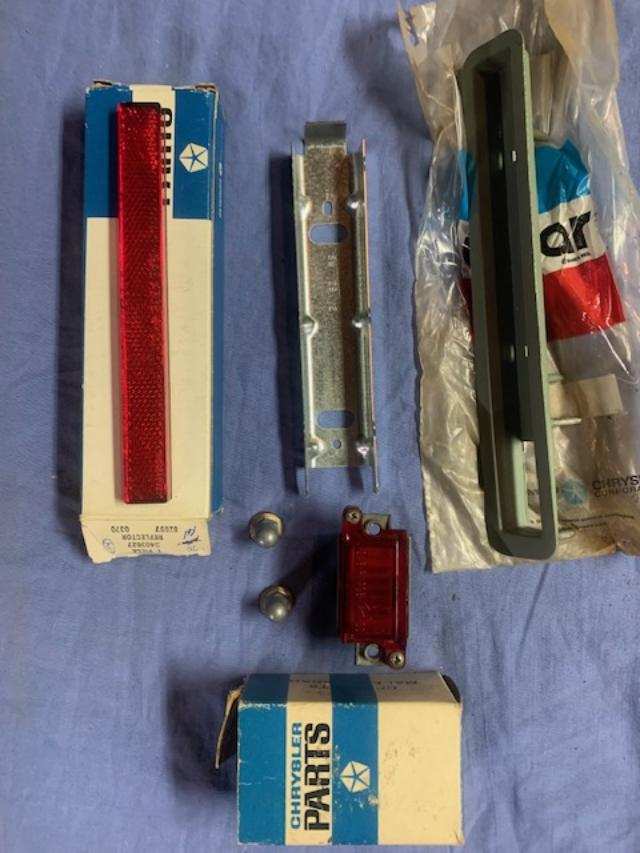 1970 nos right rear cuda side maker assembly...jpg
