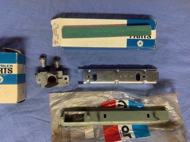 1970 nos right rear cuda side maker assembly..jpg