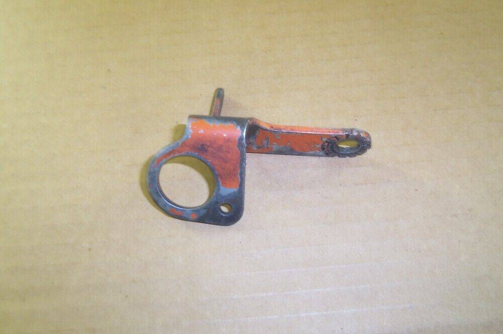 1970 Throttle Return bracket 440-4 no AC.jpg