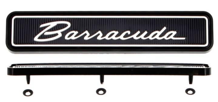 1971-74 E-Body Dash Emblem BARRACUDA.jpg