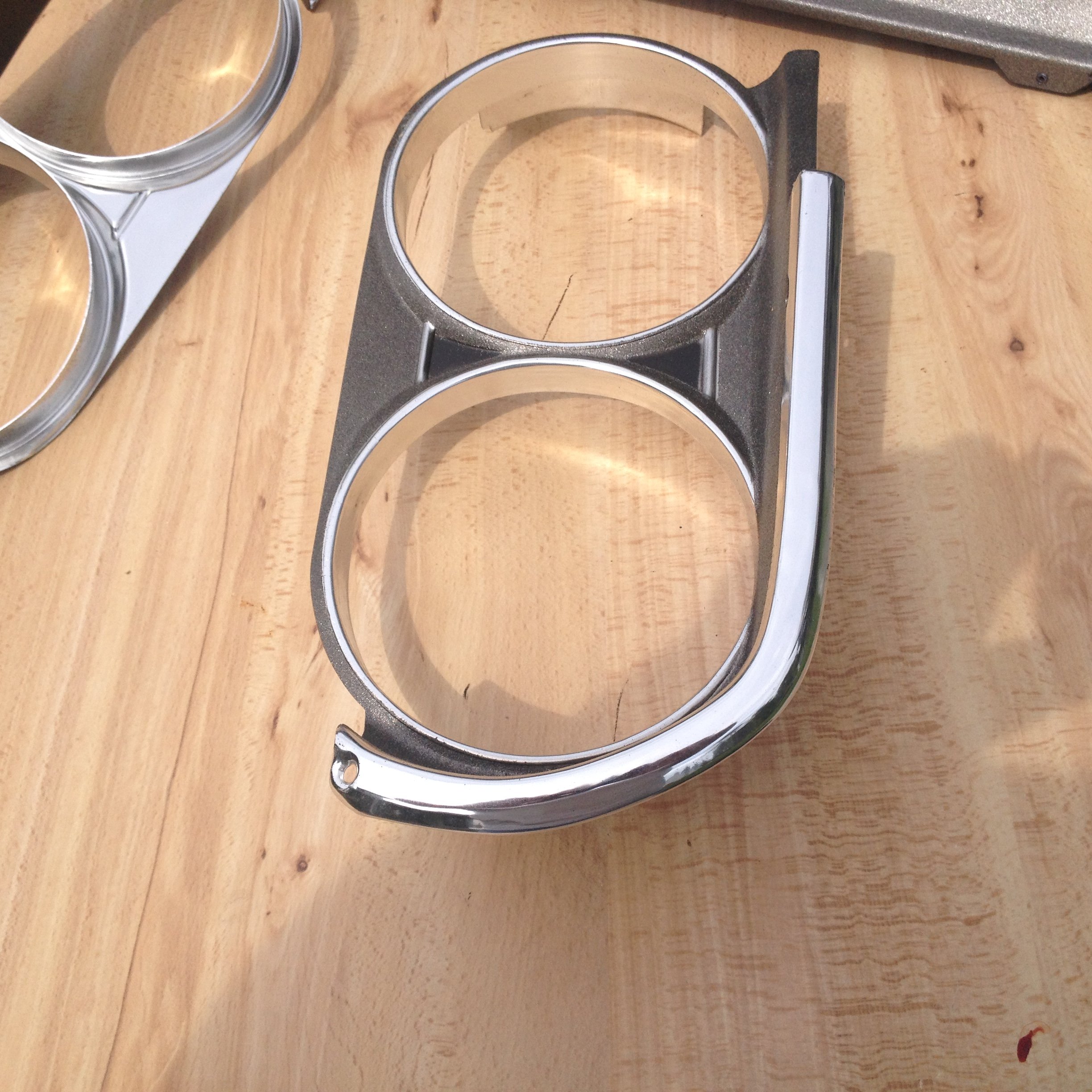 1971 challenger grille bezel front lft.JPG