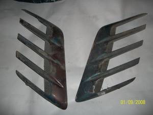 1972-74 R & L Fender Louvers.jpg