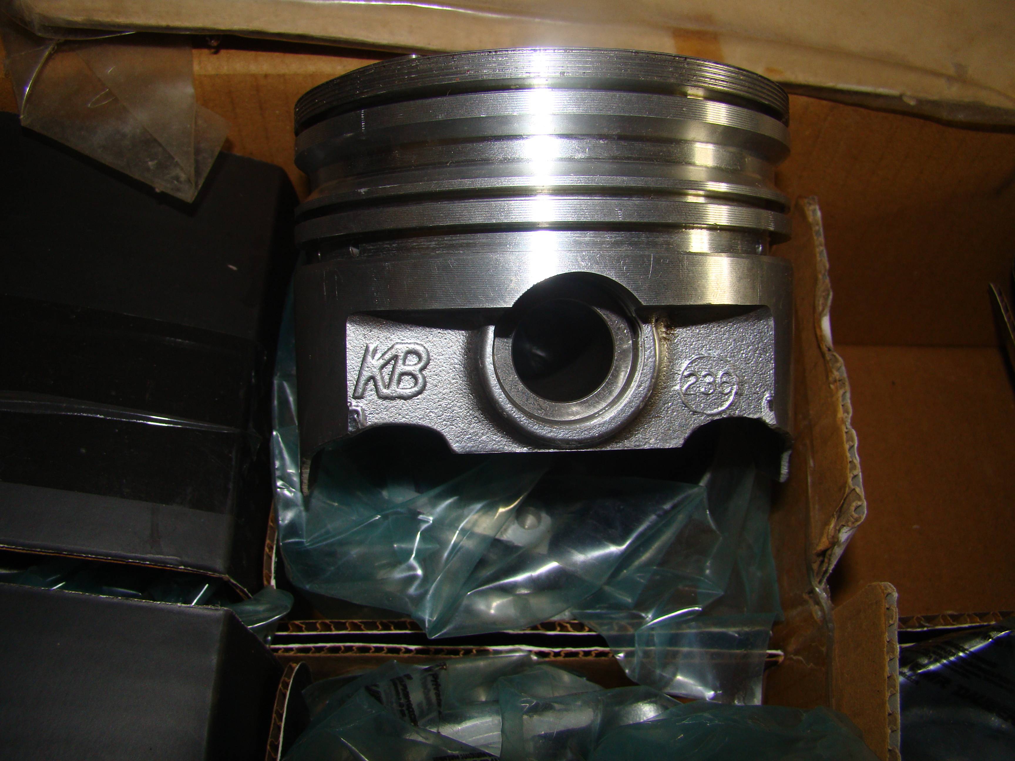 440 engine KB Pistons 024.JPG