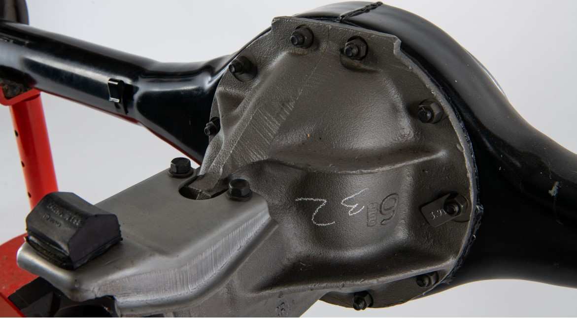 489 E-Body 1970 Differential 3.91.jpg