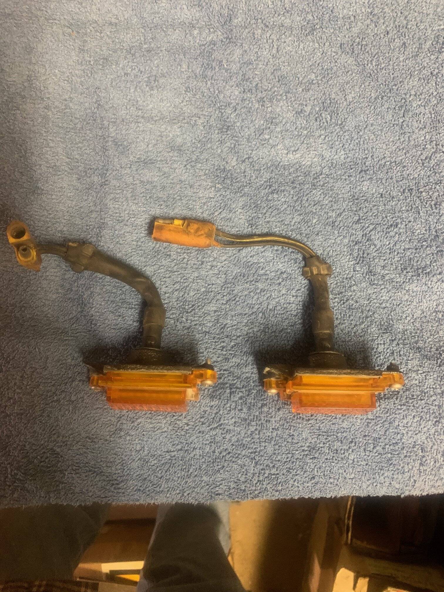 70-71 cuda side marker lights............jpg