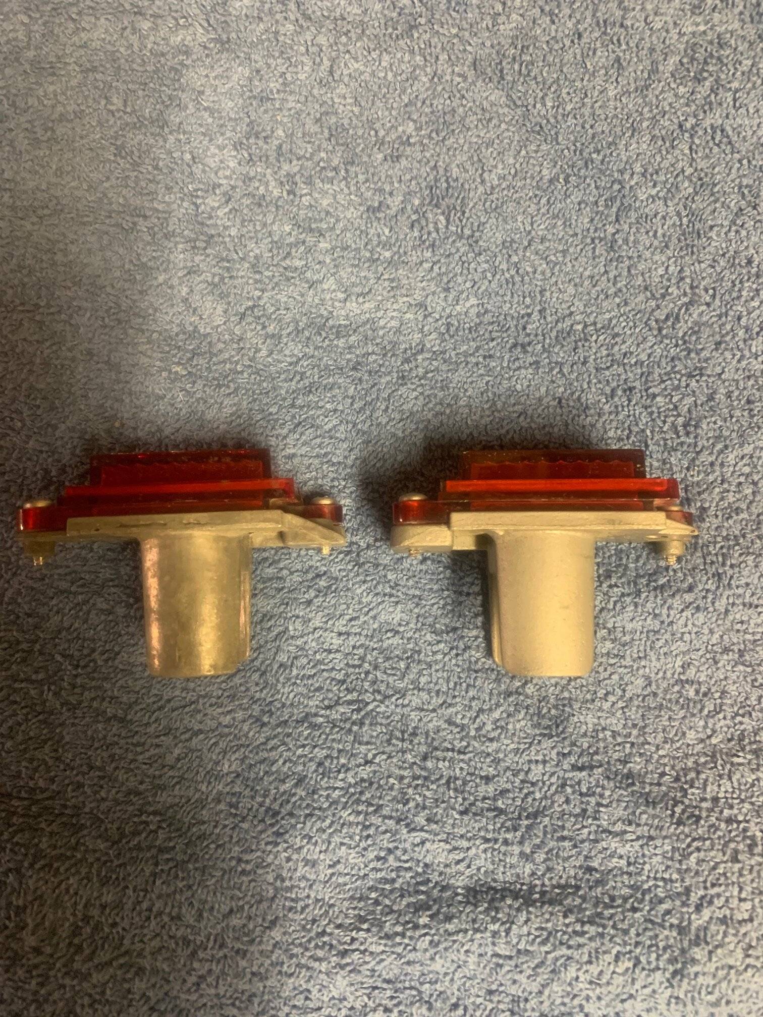 70-71 cuda side marker lights........jpg