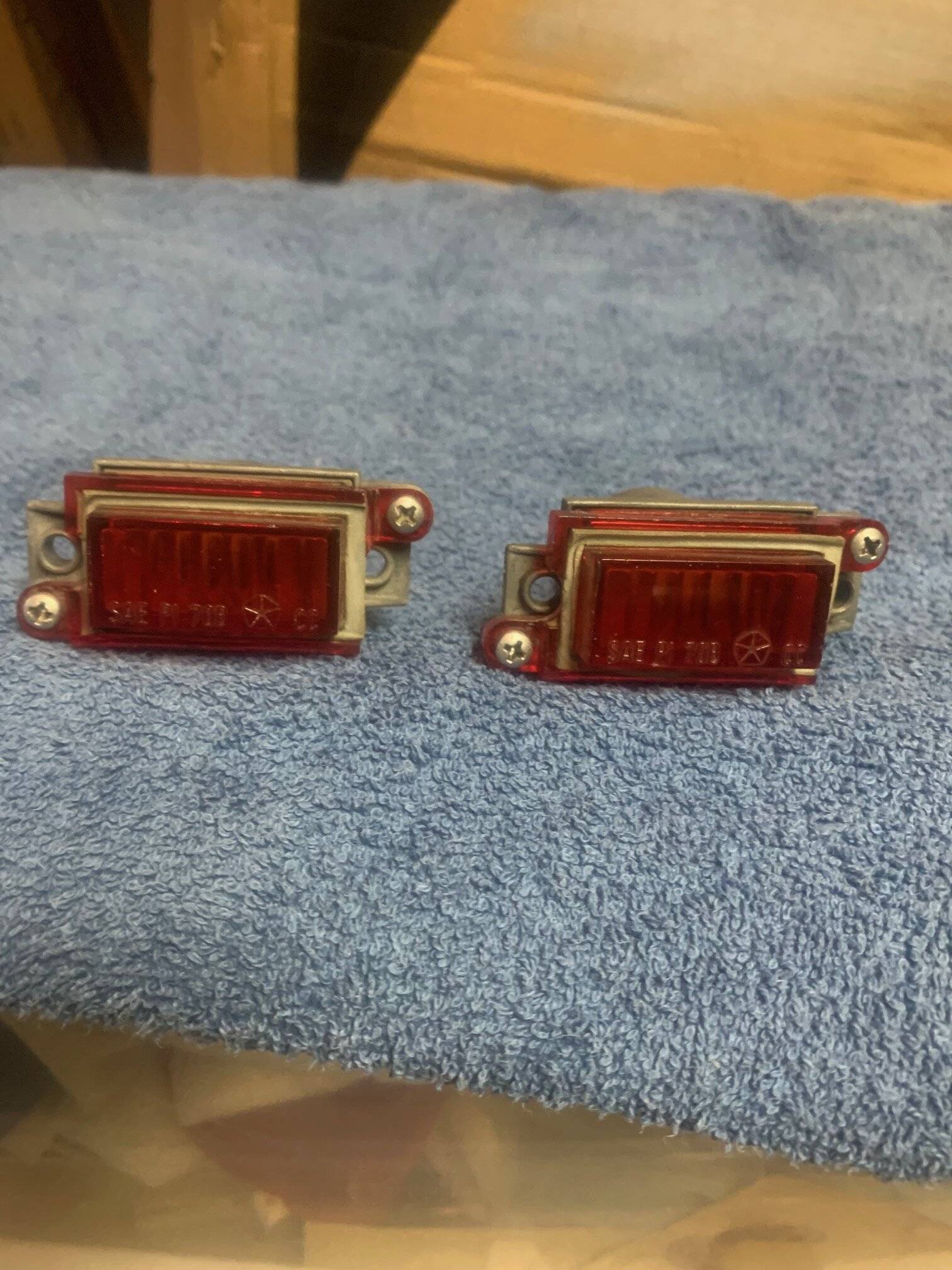 70-71 cuda side marker lights.....jpg