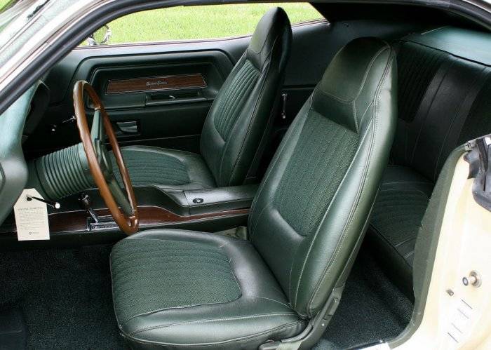 70 Challenger Cream0040_zpsfsndm2ts.jpg