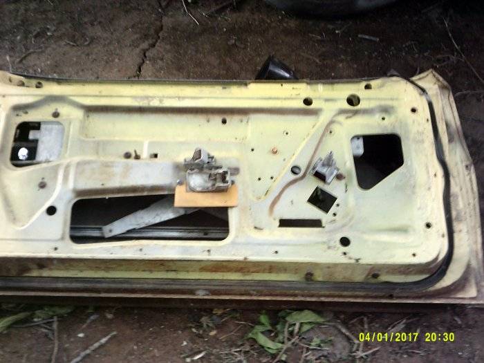 70 challenger door 2.JPG