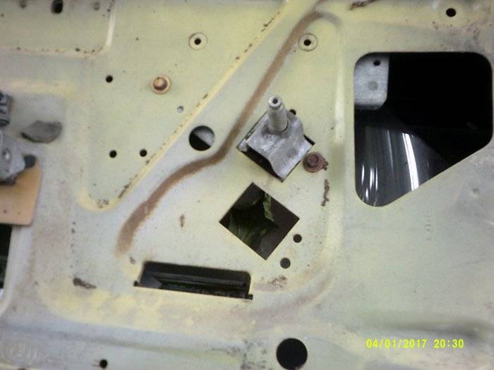 70 challenger door window regulator handle.JPG
