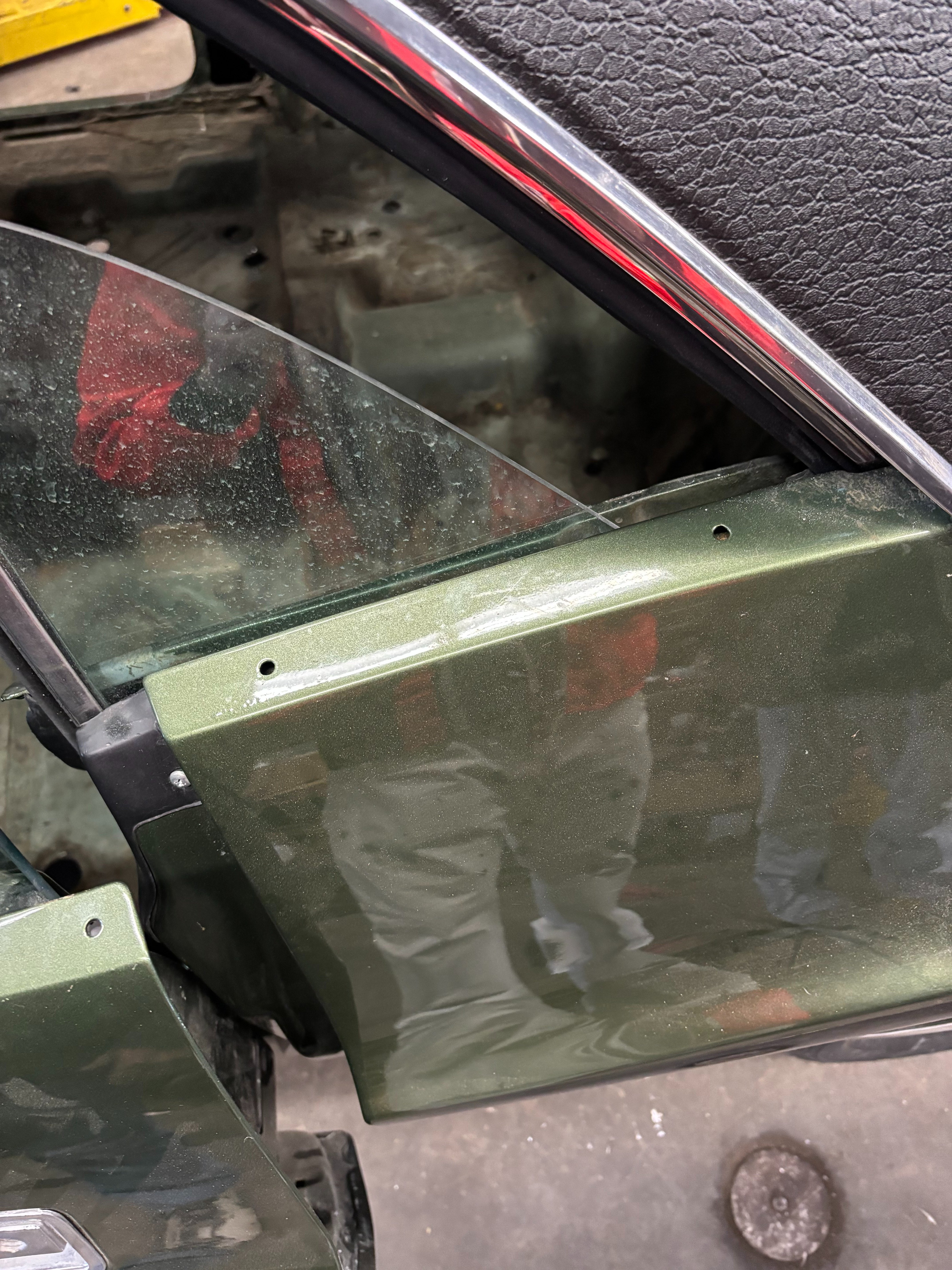 70 CHALLENGER SE - MISSING CHROME TRIM PIECE.jpeg