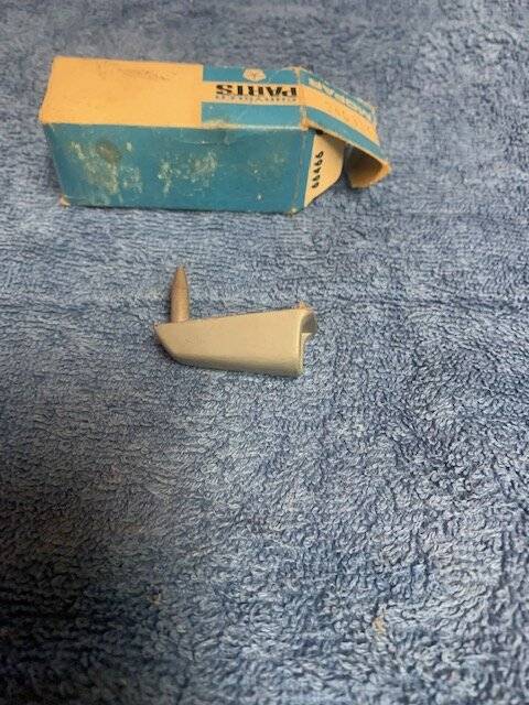 70 cuda fender top turnsignal housing....jpg 70 cuda fender top turnsignal housing....jpg