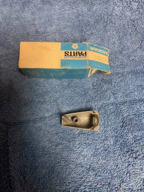 70 cuda fender top turnsignal housing..jpg 70 cuda fender top turnsignal housing..jpg