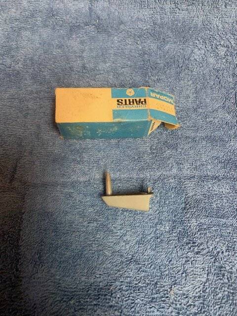 70 cuda fender top turnsignal housing...jpg 70 cuda fender top turnsignal housing...jpg