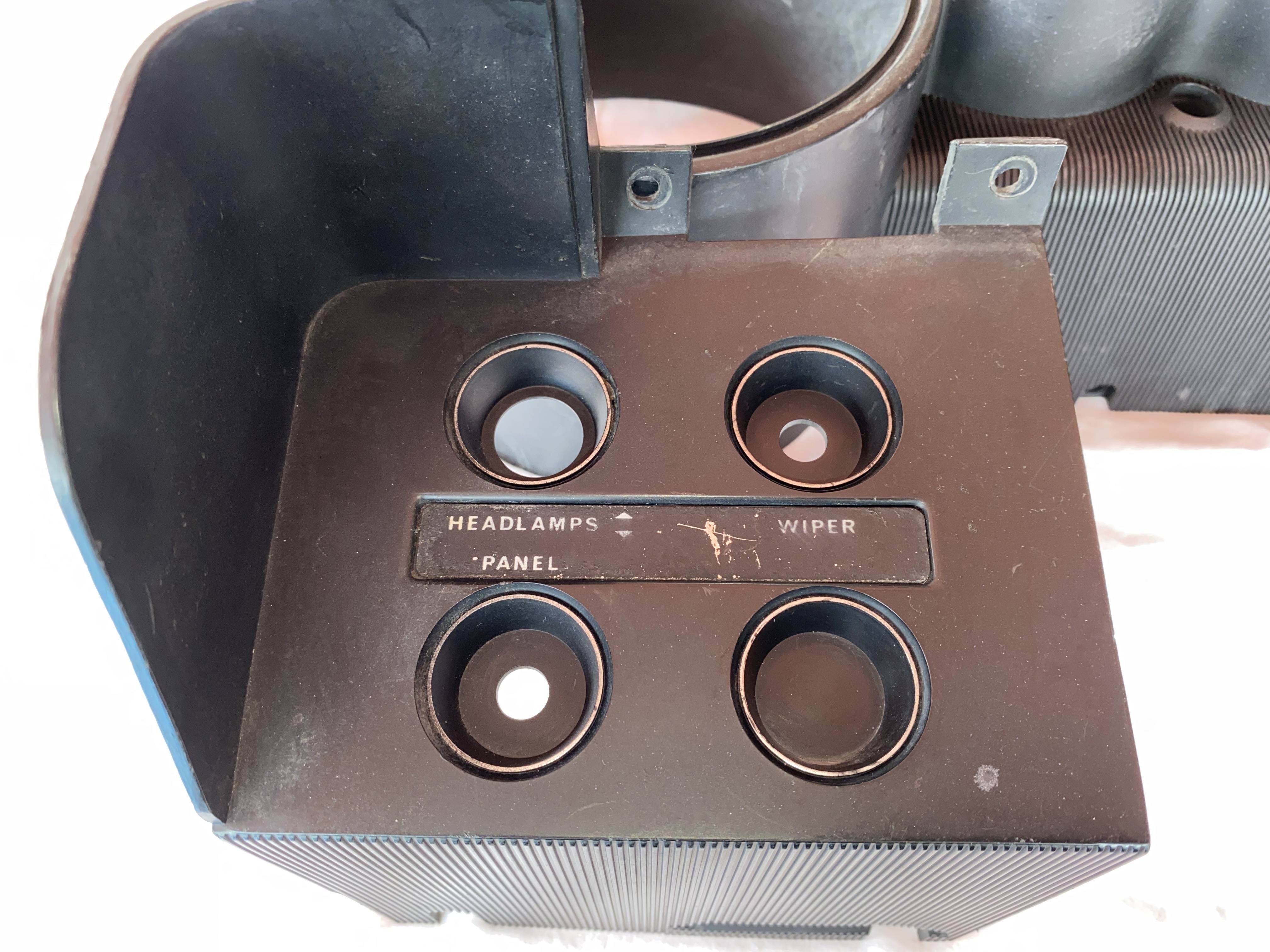 70 E Body Stan Dash 4.jpg