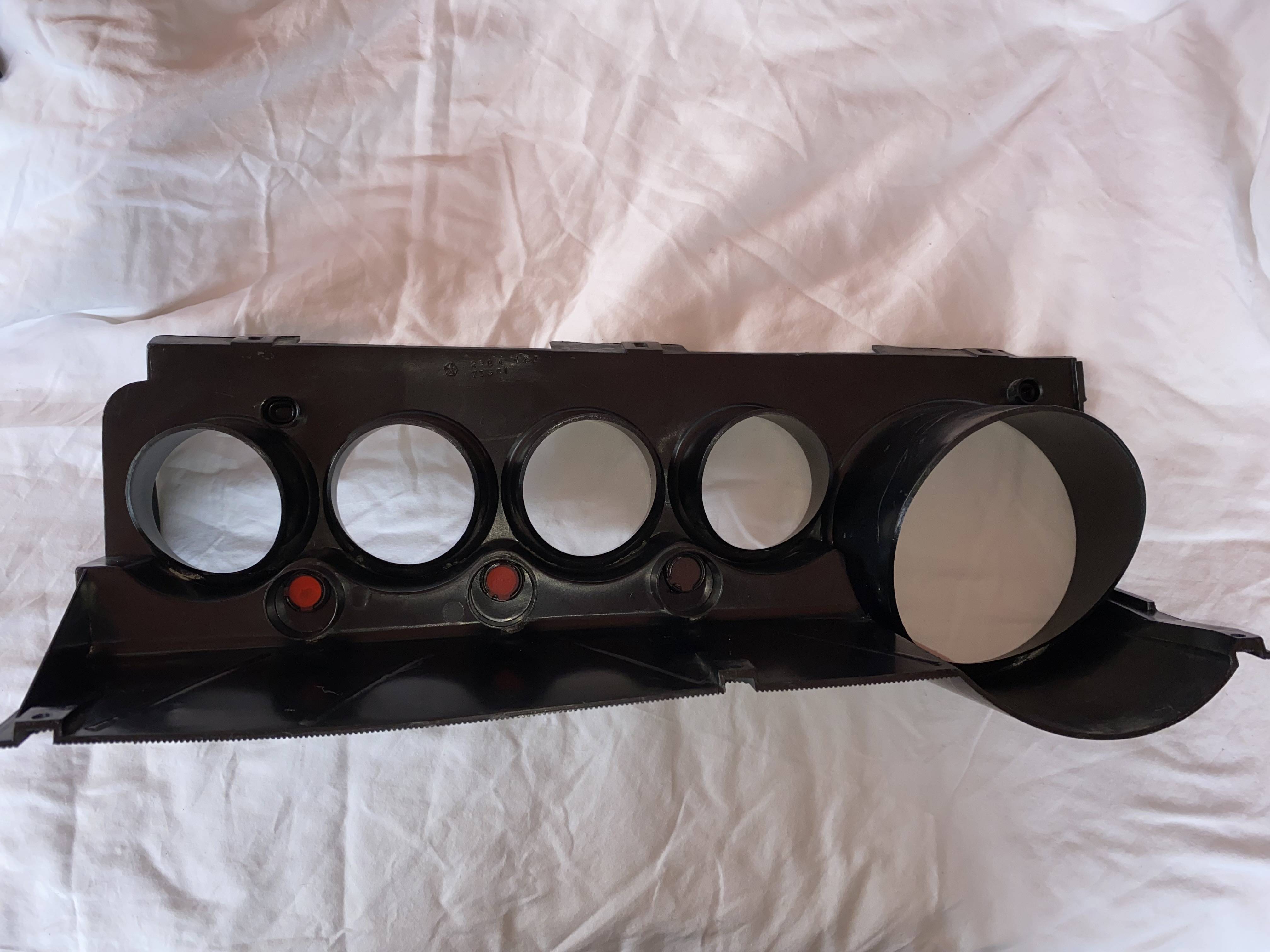 70 E Body Stan Dash 9.jpg