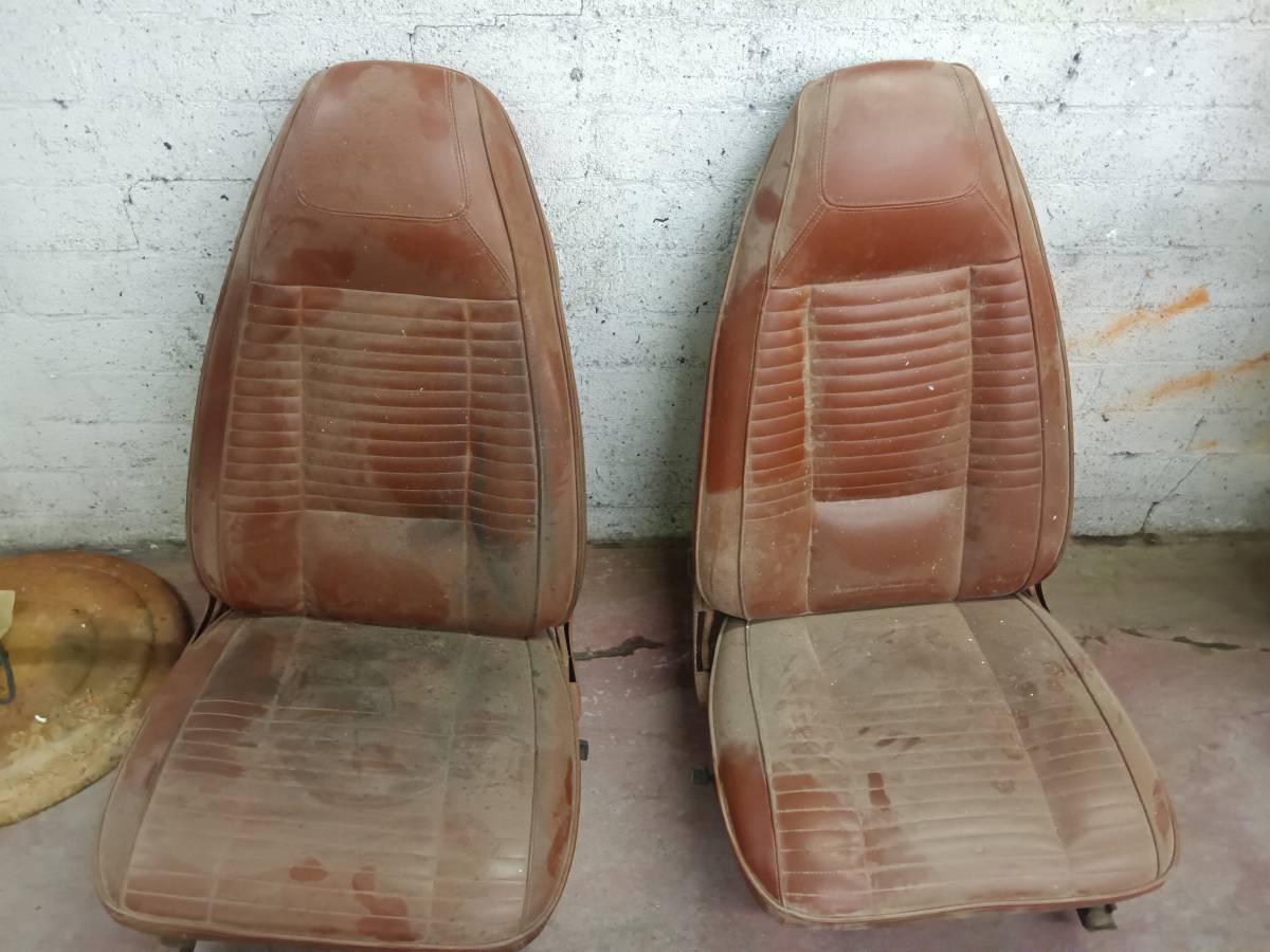 70 FK 5 seats.jpg