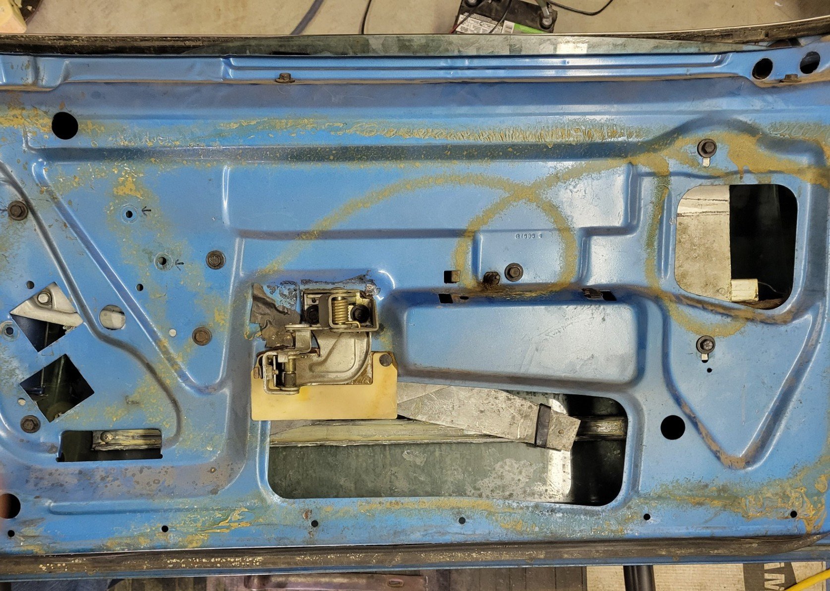 70Chall SE Passenger Door With Installed Pwr Window Regulator & Pivot Bracket_12Feb26.jpg