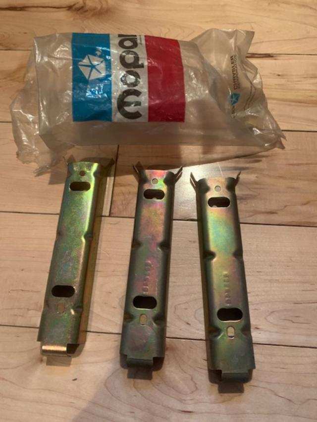 70cuda side brackets nos.jpg