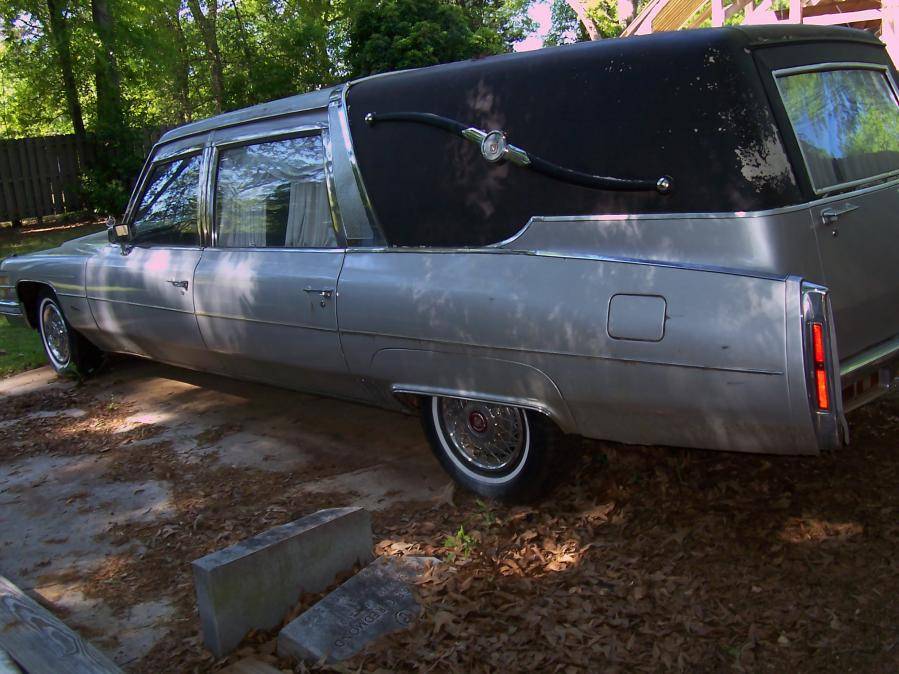 74 Cadillac Hearse 001.jpg