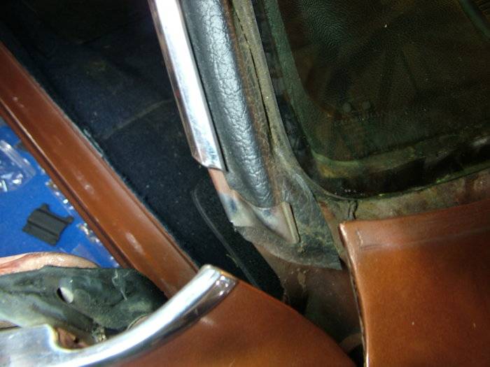 Apillar_vinyl_trim_cap.JPG