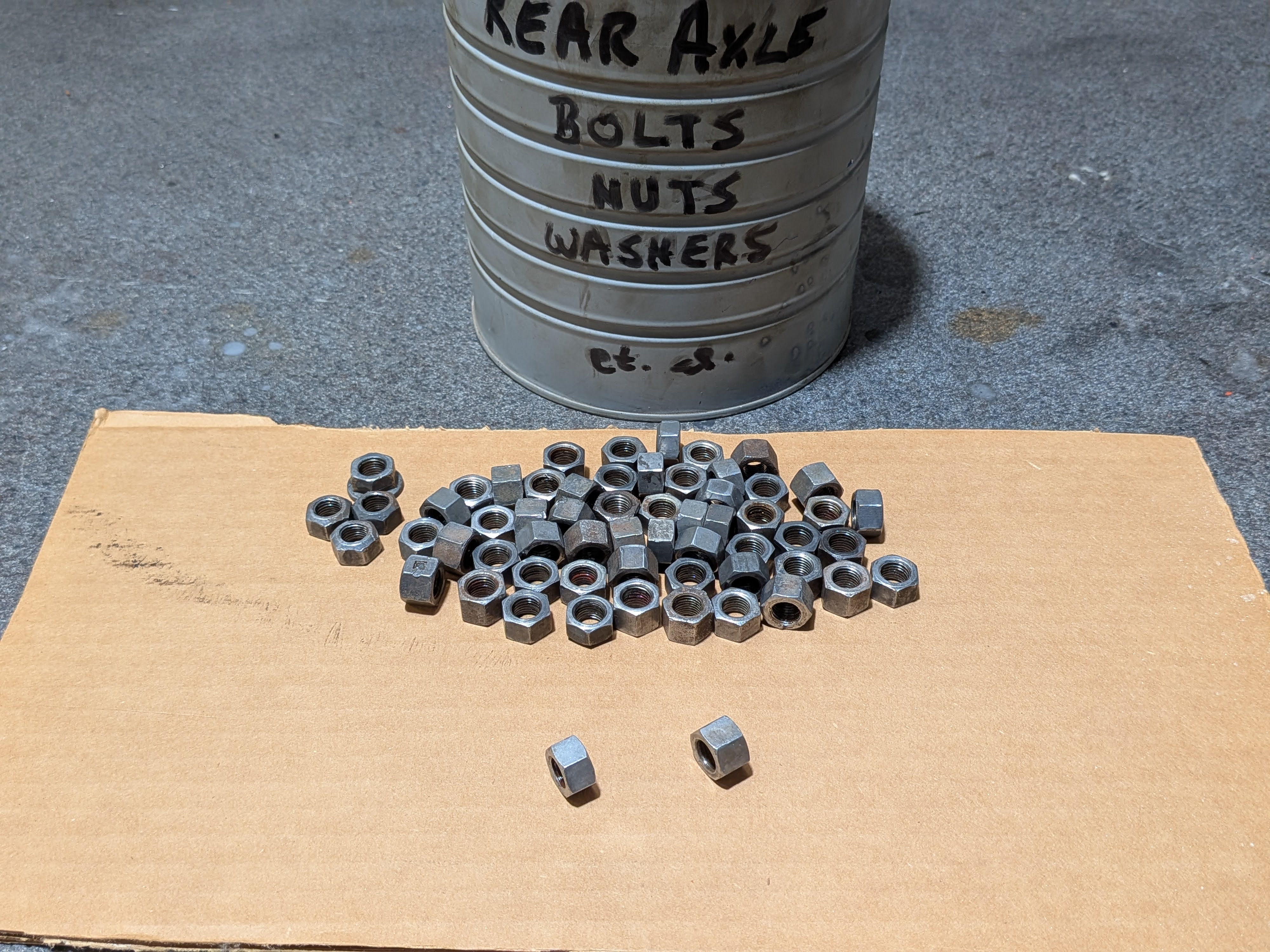 Axle_nuts.jpg