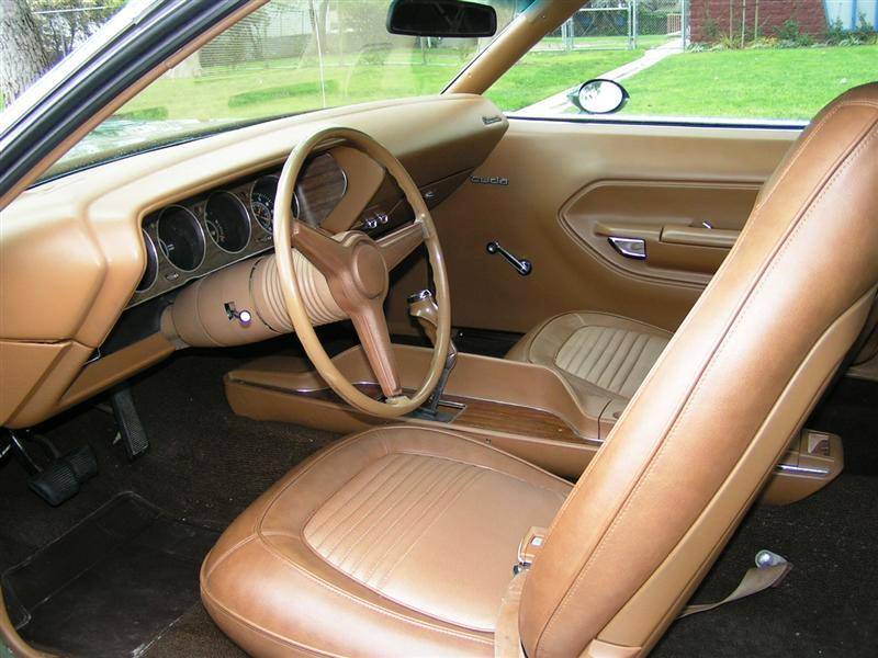 Barracuda 1970 H6T5 Tan Interior.jpg