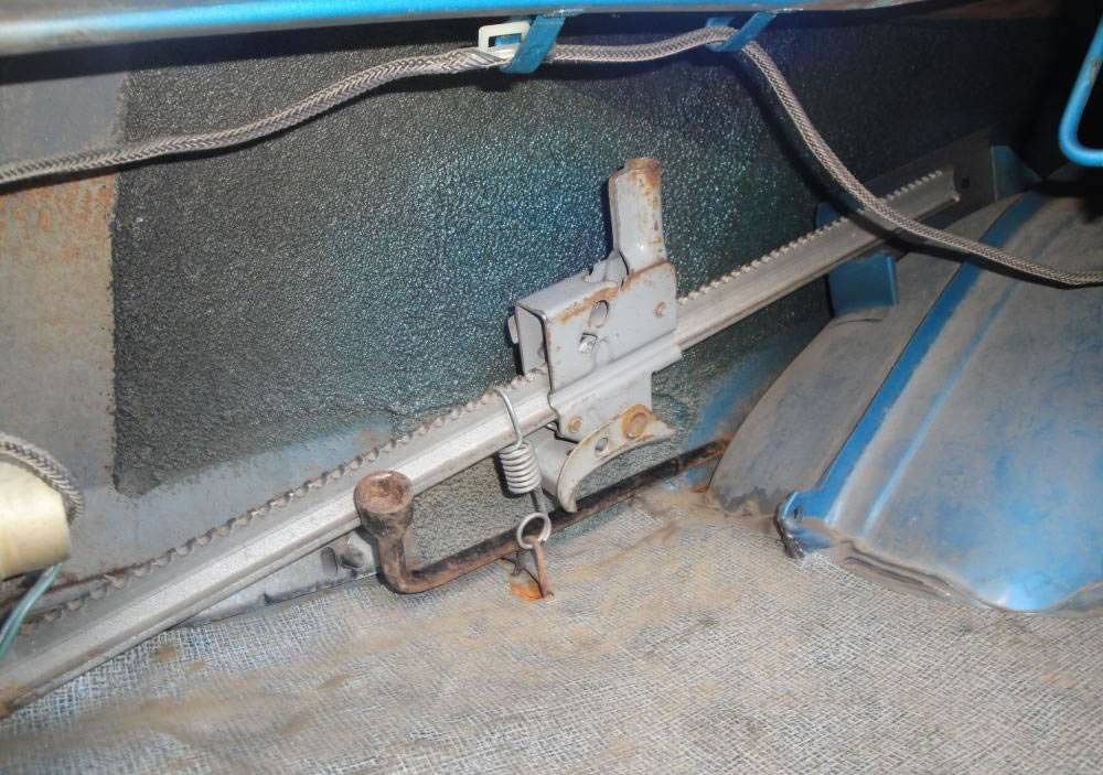 barracuda trunk jack 4.jpg