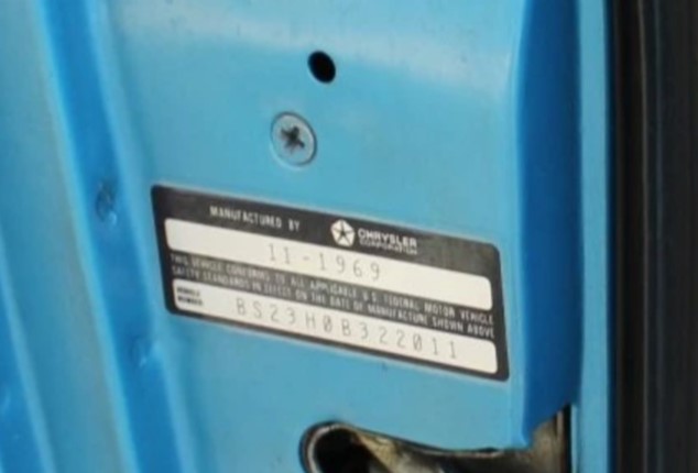BS23H0B322011 door VIN label 11-1969.jpg