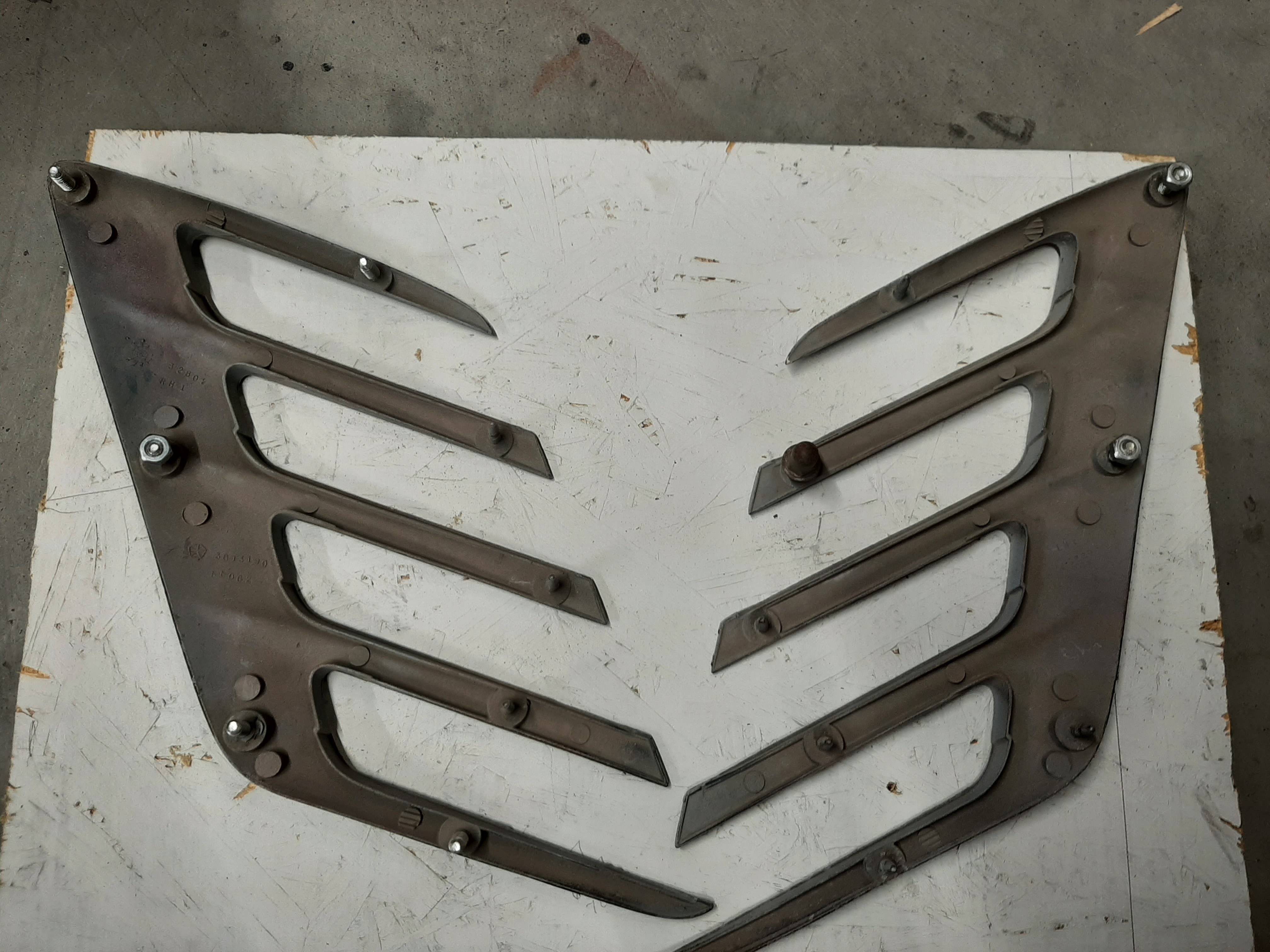 Challenger Fender louver 2.jpg