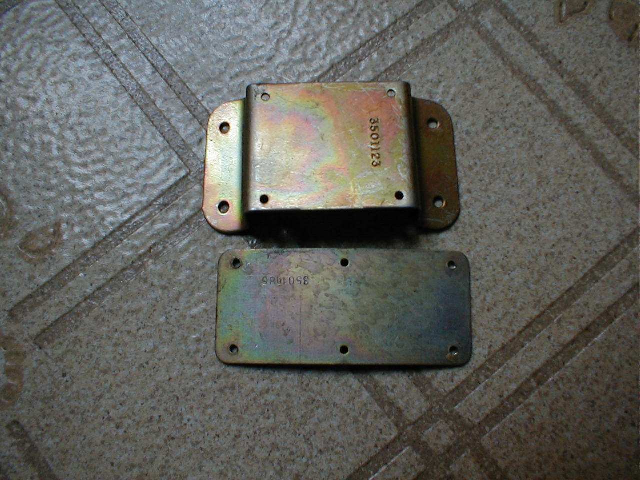 console mounted cassette brackets 1.JPG