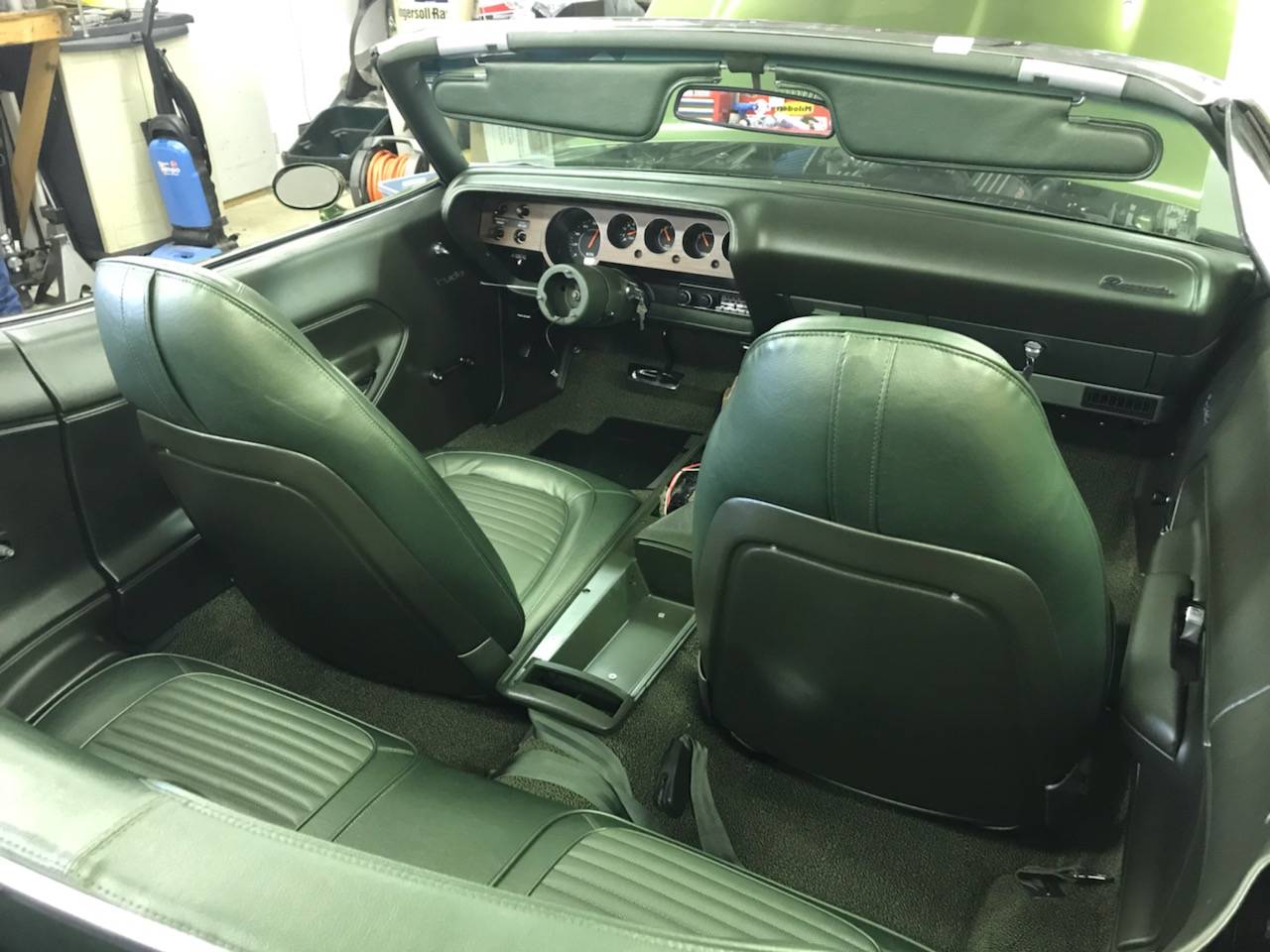 cuda interior seats rt-rear.jpg