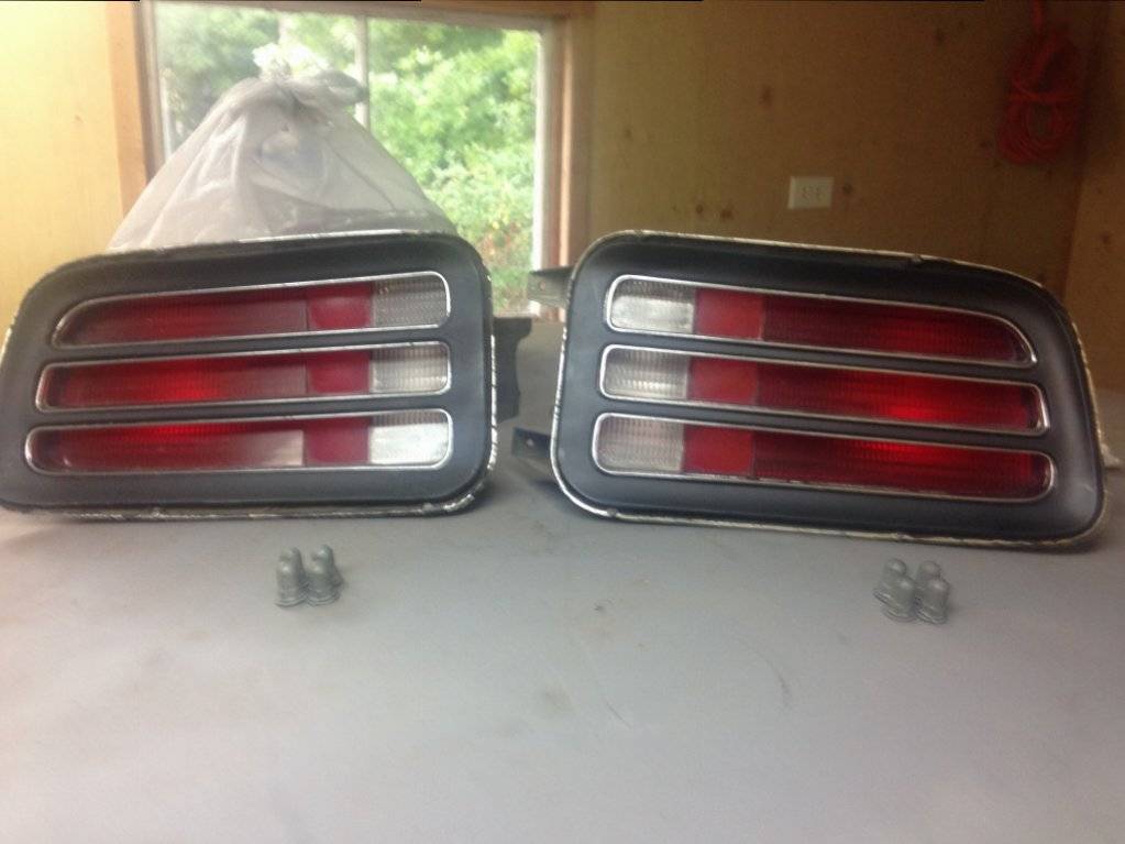 Cuda tail lights.JPG