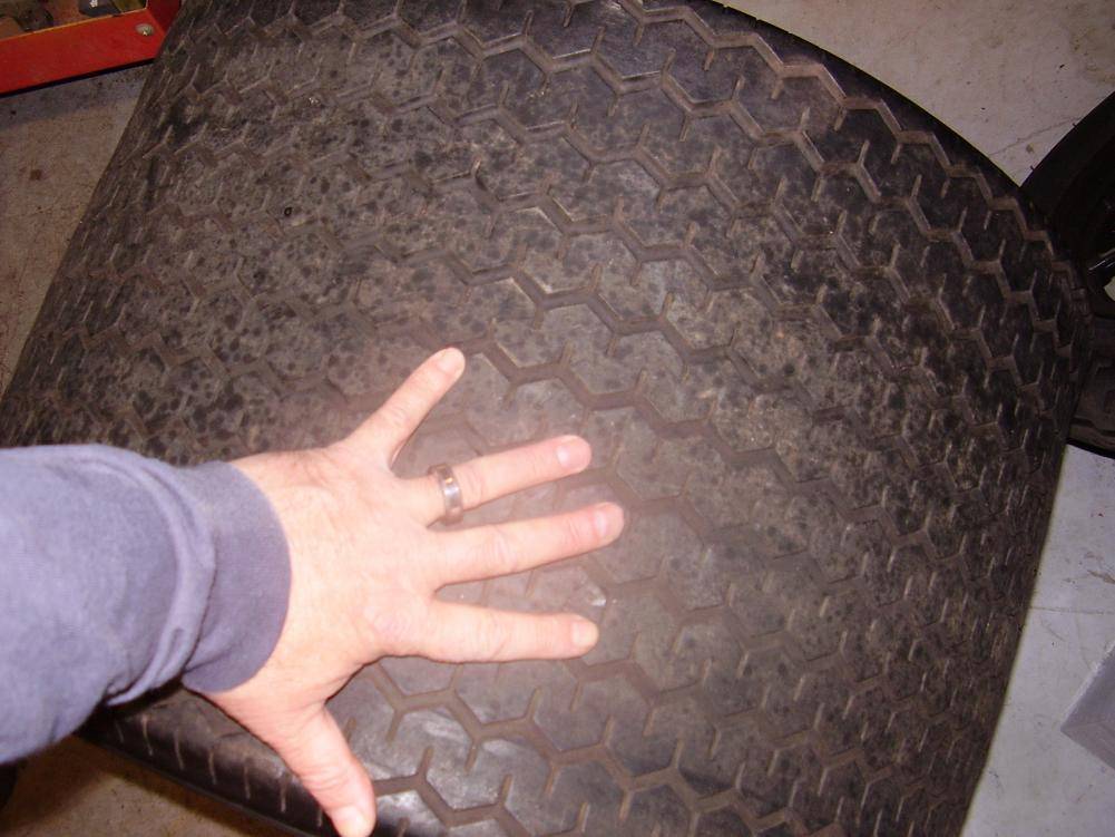 Cuda Tires Engine 001.jpg