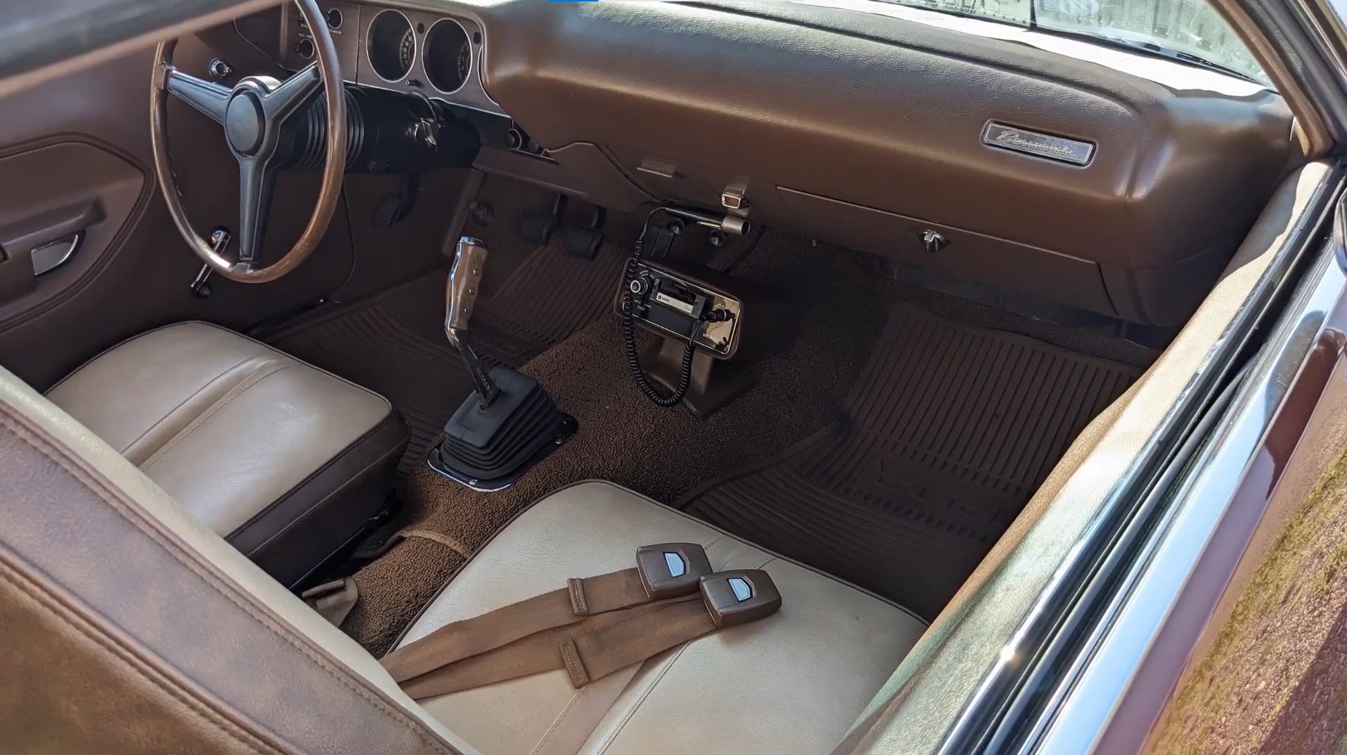 H6T7 Tan Vinyl Bucket Seats Rallye & Std Wheel 4-spd without Console 1971 Barracuda.jpg