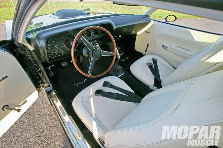 H6XW 1970 Cuda with Standard Instruments.jpg