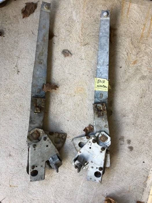 SOLD 197074 Challenger Cuda Front Door Window Regulators For E