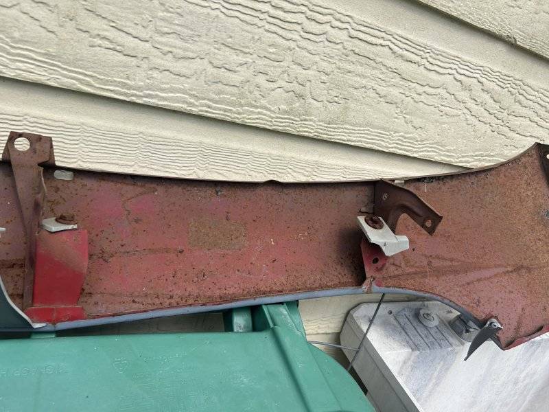 Insert Bolted to Lower Metal Valance Pic 3.jpeg