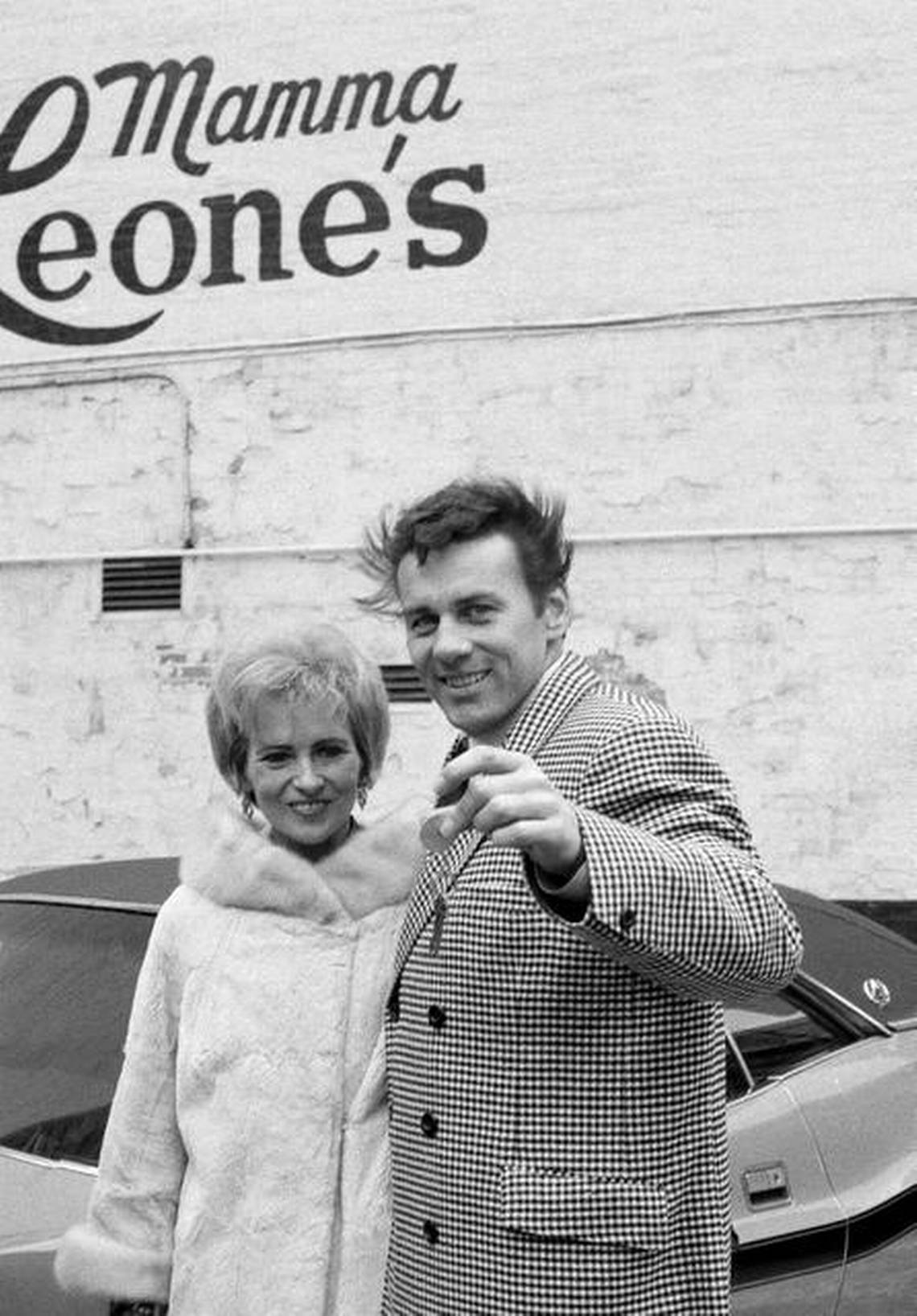 Lenny Dawson and His Wife Jackie Snow.jpg