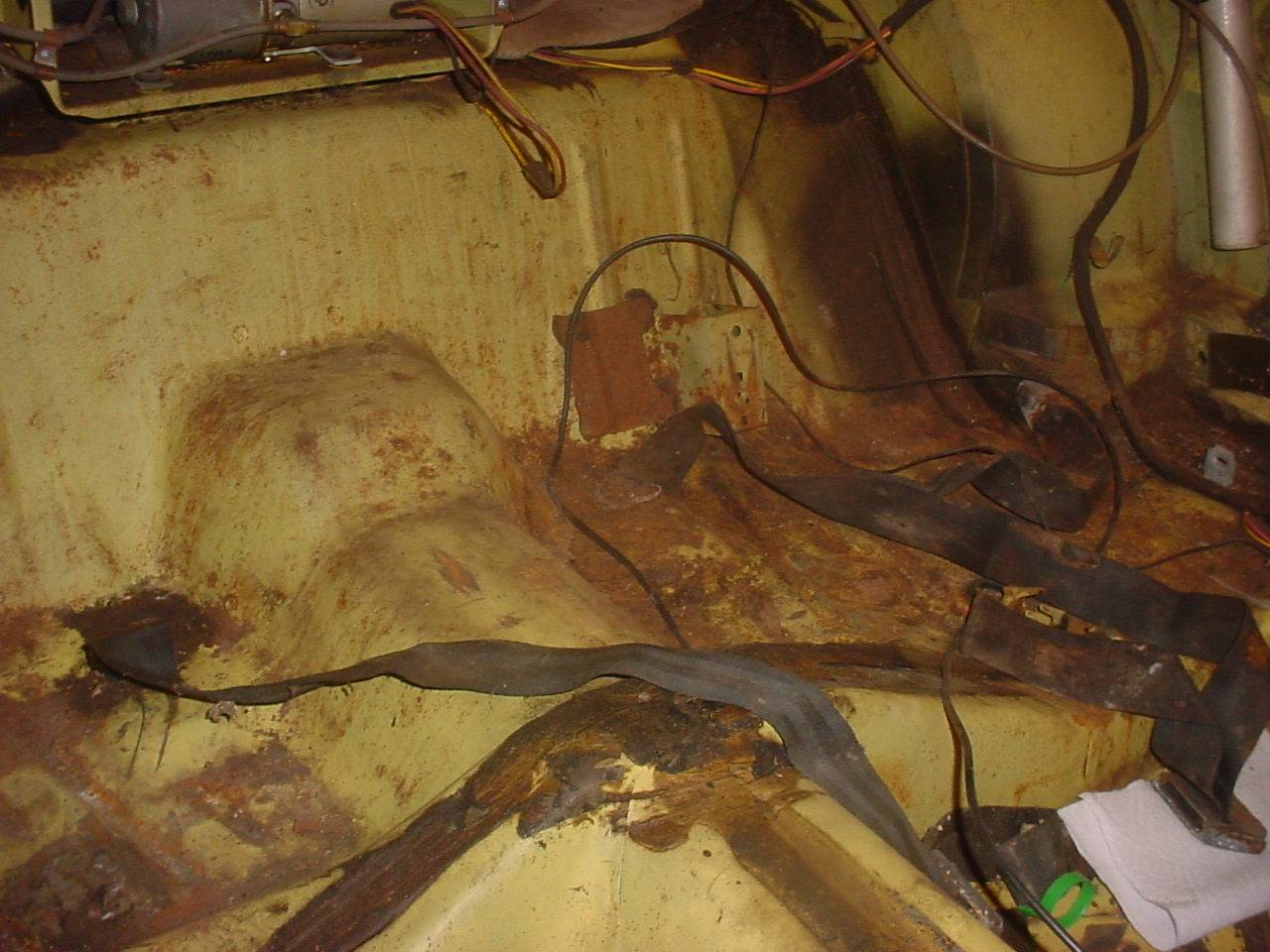 lft side floor under rear seat.JPG