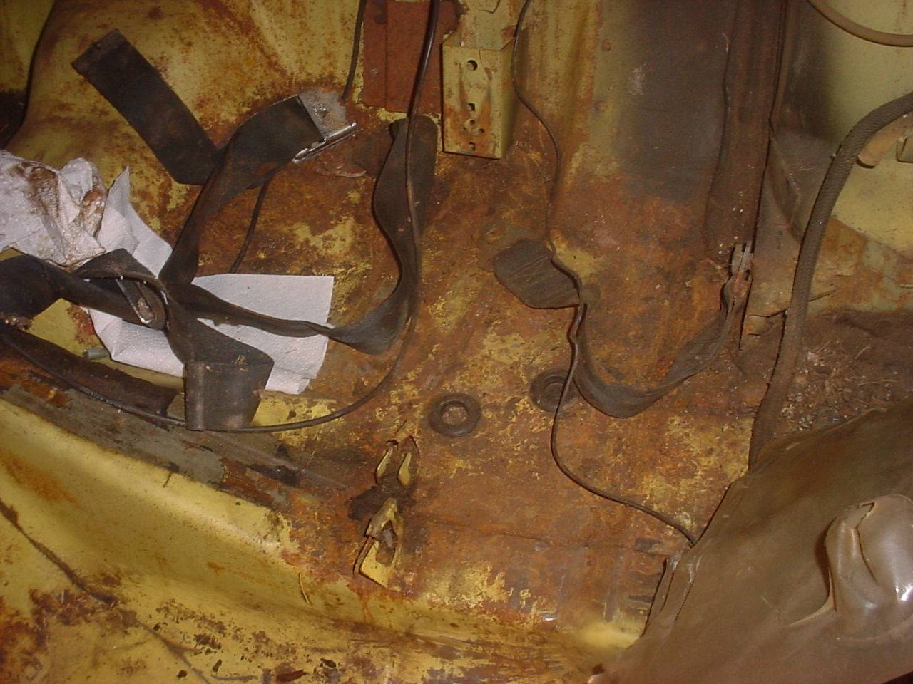 lft side under bk seat.JPG