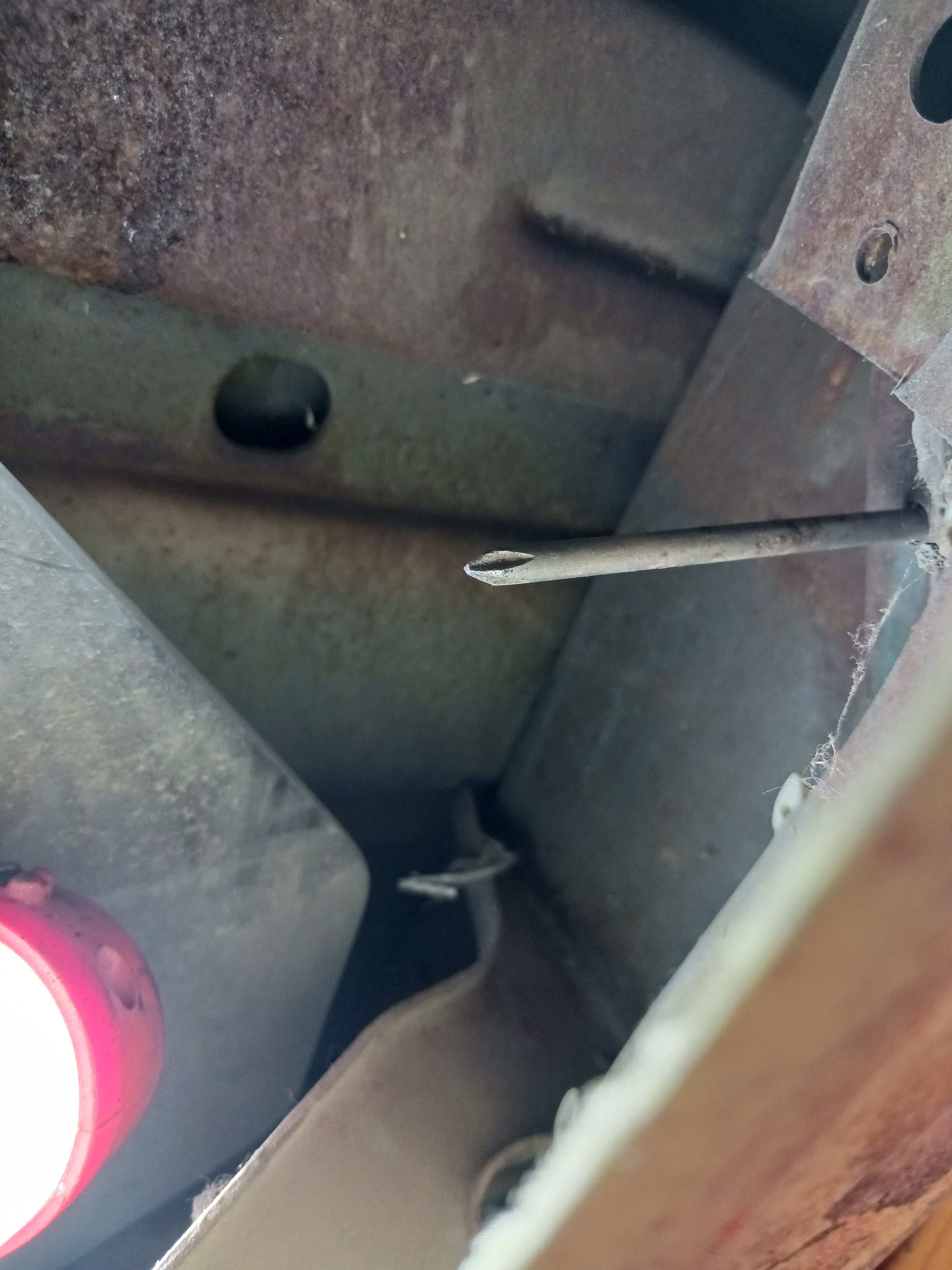 Mirror Cable Clip Hole 2.jpg