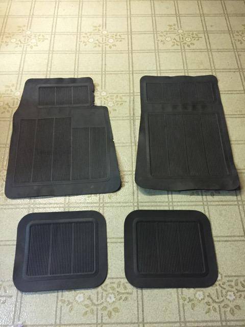 OE 70 Challenger floor mats.jpg