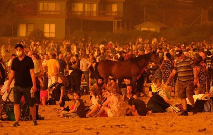 peopleonbeach.jpg