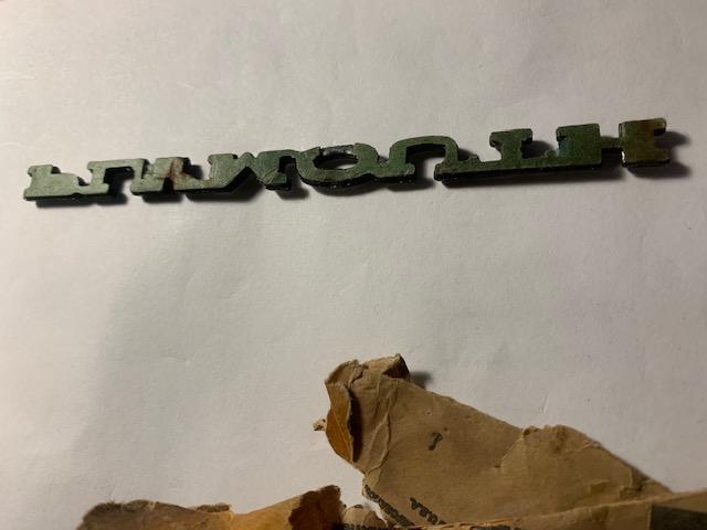 plymouth emblem..jpg