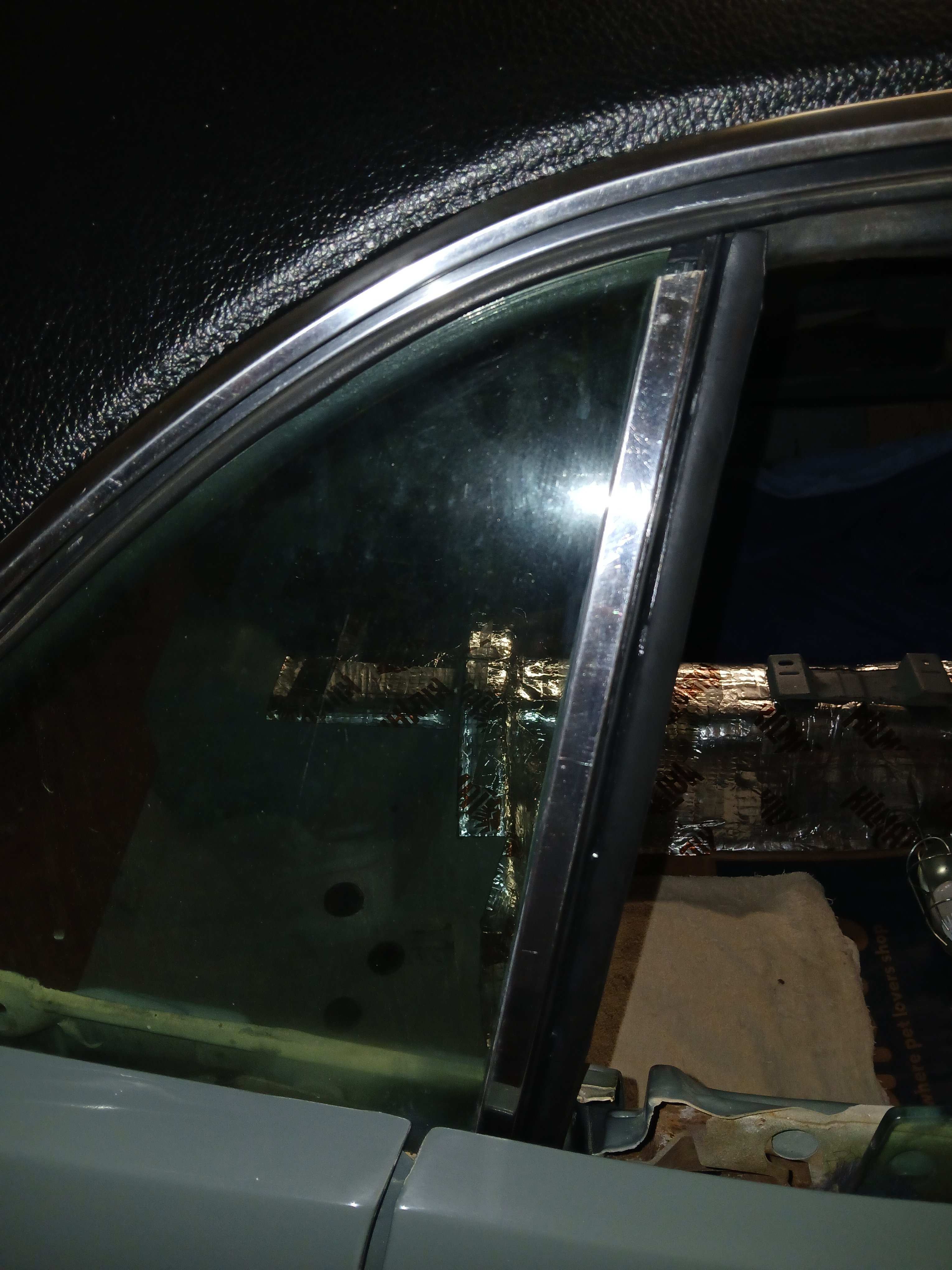 Qtr Window Seal Passenger.jpg