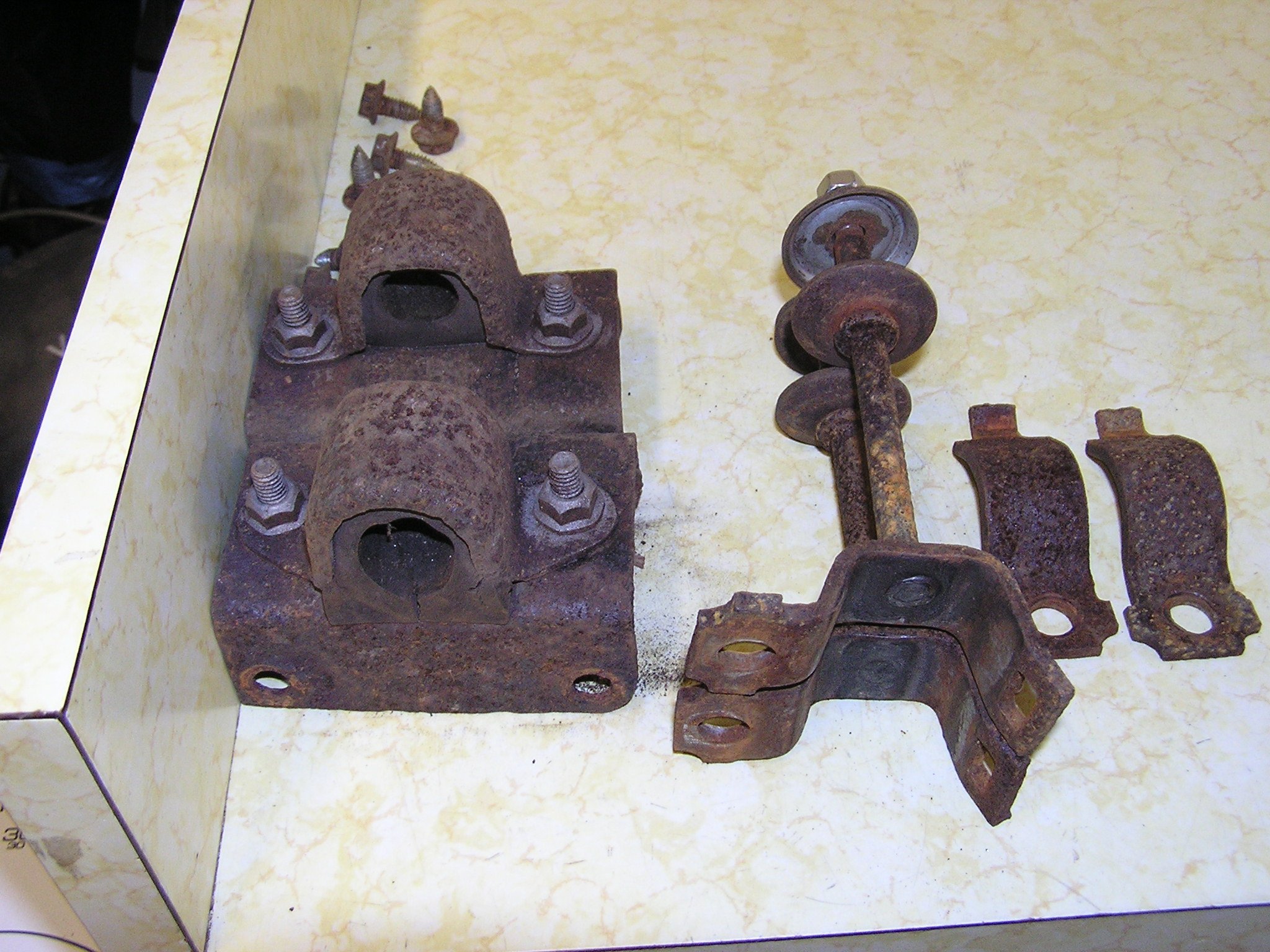 Rear Sway Bar Hardware 2.JPG