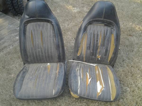 seat front view.jpg
