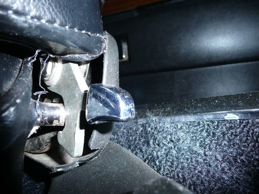 seat latch01.JPG